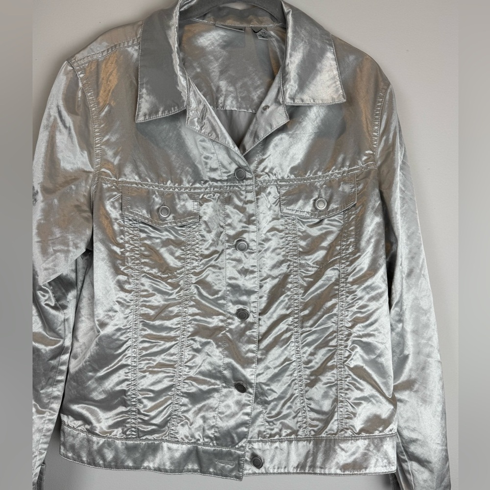 Chico’s Silver Metallic Satin Trucker Jacket Soft Shimmer Snap Front size 2